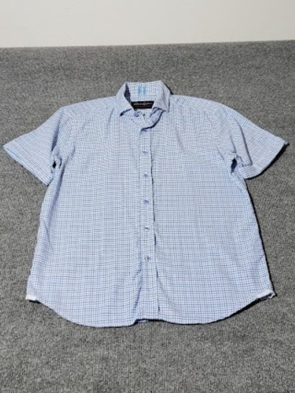 Robert Graham Men's Short Sleeve Button-Down Shirt in size medium